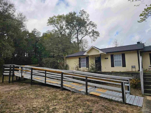 $1,350 | 6206 Woodward Lane, Milton, FL 32570