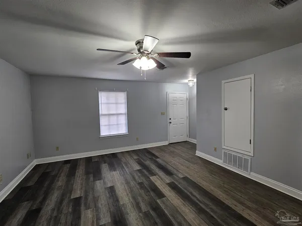 $1,350 | 6206 Woodward Lane, Milton, FL 32570