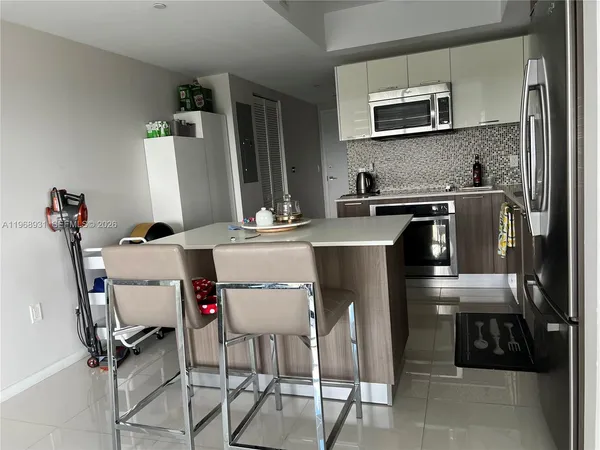 $4,700 | 5252 Northwest 85th Avenue, Unit 602, Doral, FL 33166