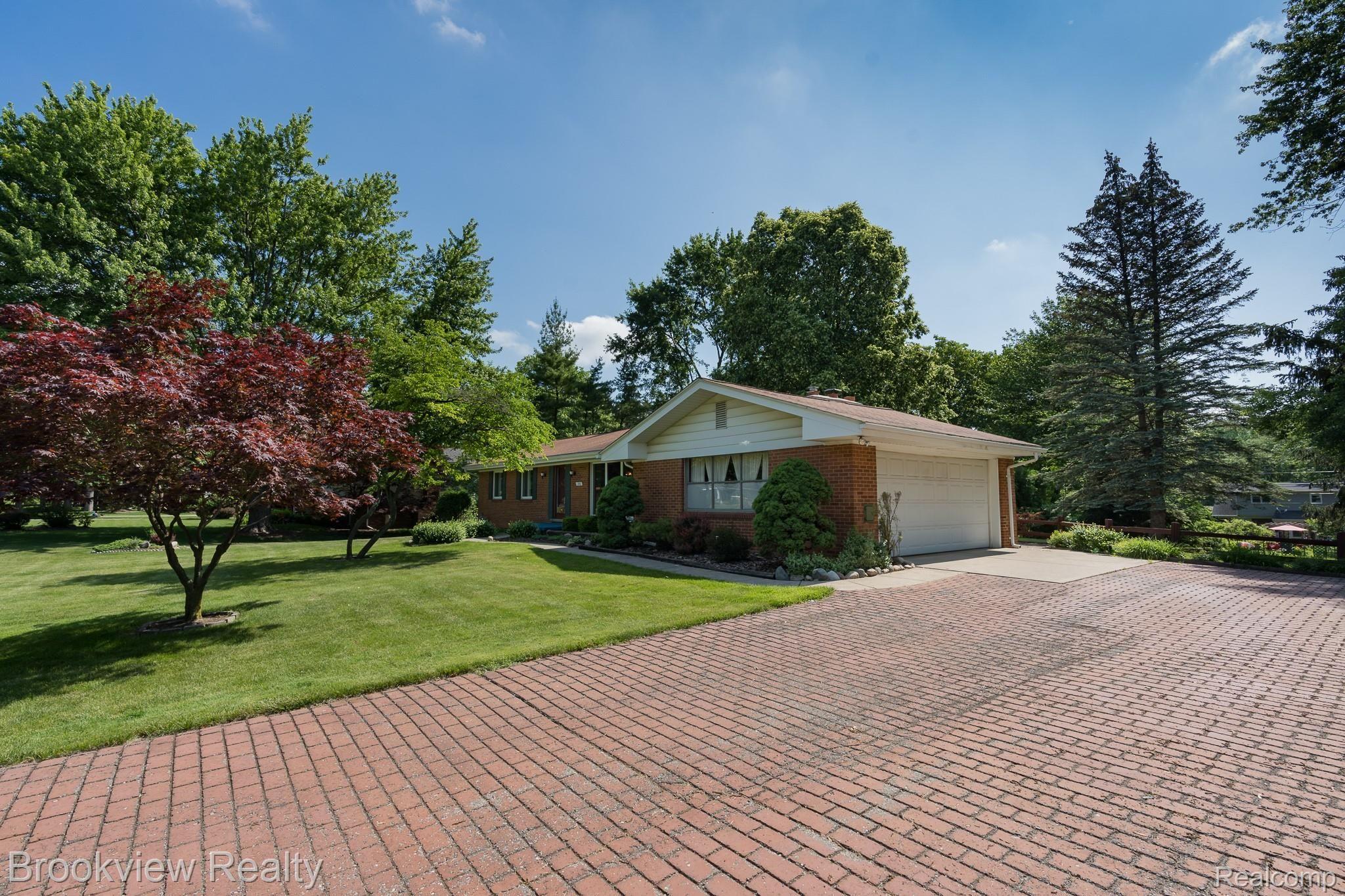 290 Donegal Drive Rochester, MI 48309 - Photo 3 of 33 290 Donegal MLS-W035.jpg