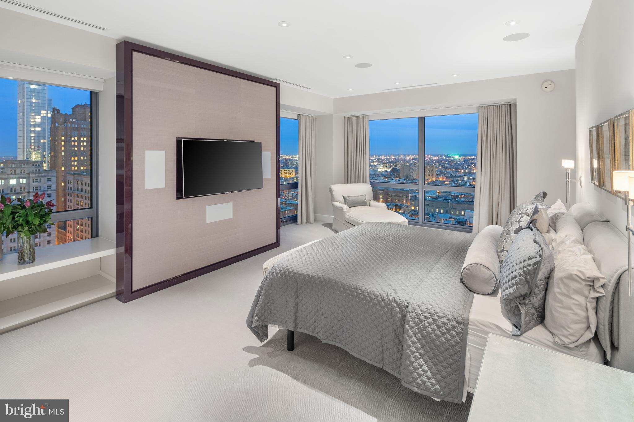 1706 Rittenhouse Square, Unit 1601 Philadelphia, PA 19103 - Photo 15 of 34 Primary Bedroom