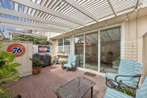 $299,000 | 1223 Fountain View Drive, Unit 124, Houston, TX 77057