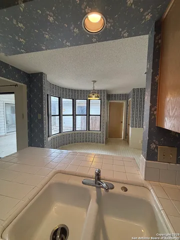 $260,000 | 5910 Crescent Falls, Windcrest, TX 78239