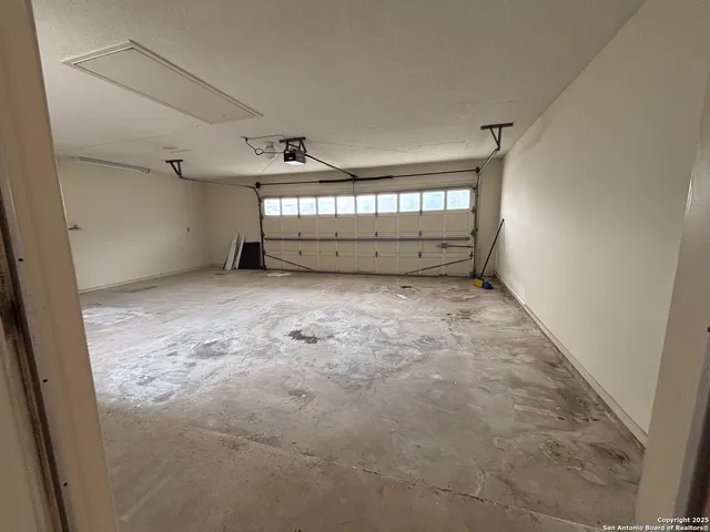 $260,000 | 5910 Crescent Falls, Windcrest, TX 78239