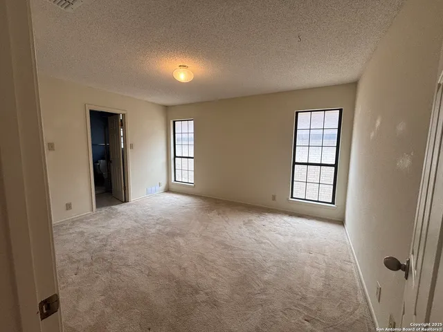 $260,000 | 5910 Crescent Falls, Windcrest, TX 78239