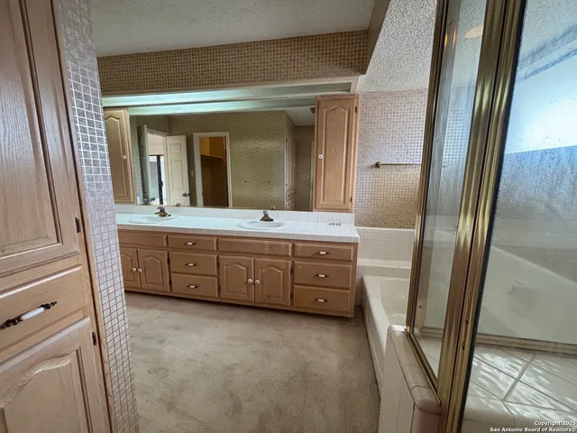 $260,000 | 5910 Crescent Falls, Windcrest, TX 78239