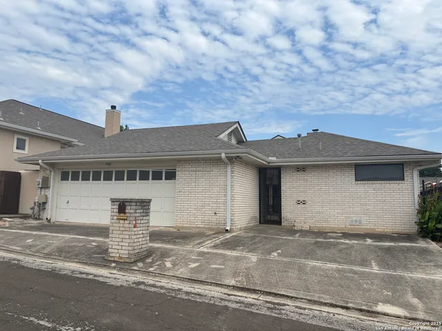 $260,000 | 5910 Crescent Falls, Windcrest, TX 78239