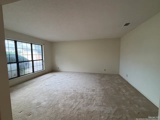 $260,000 | 5910 Crescent Falls, Windcrest, TX 78239