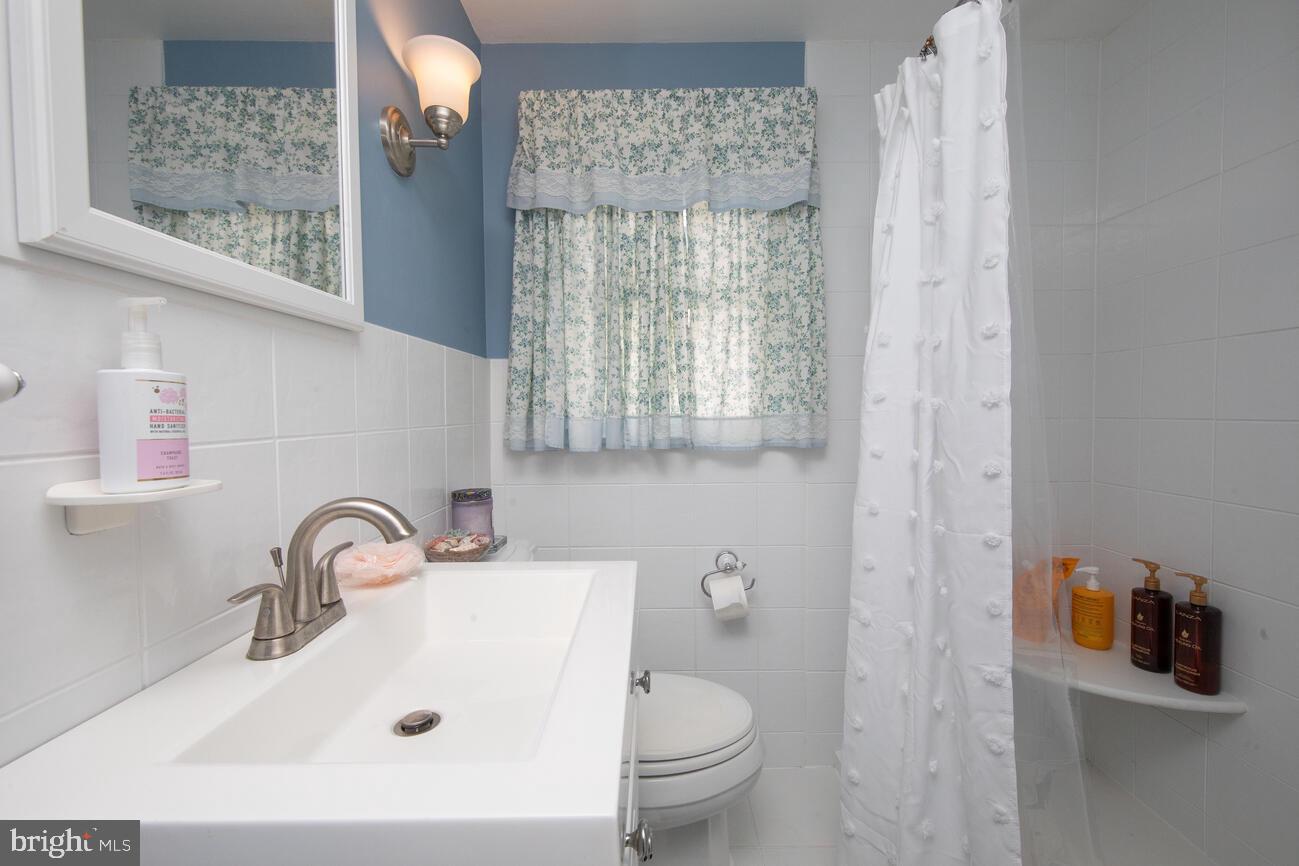 3441 Buck Road Huntingdon Valley, PA 19006 - Photo 17 of 31 Bathroom