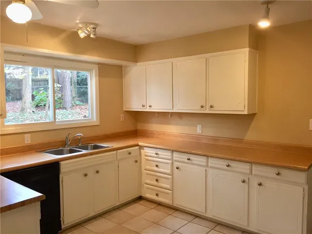 $2,800 | 4625 Kings Down Road, Dunwoody, GA 30338