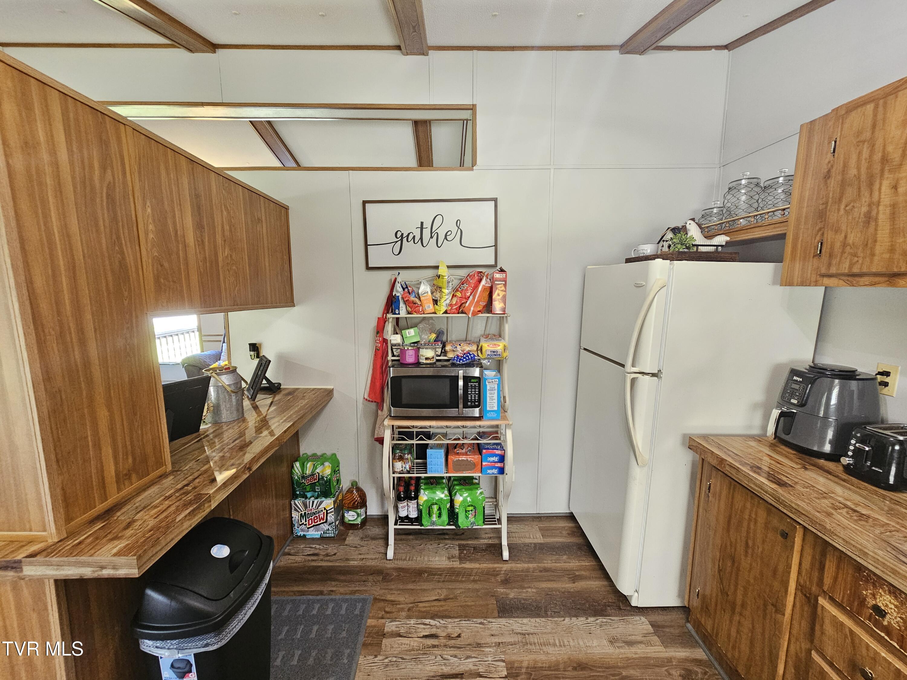 274 Price Road Elizabethton, TN 37643 - Photo 13 of 41 20250730_101034