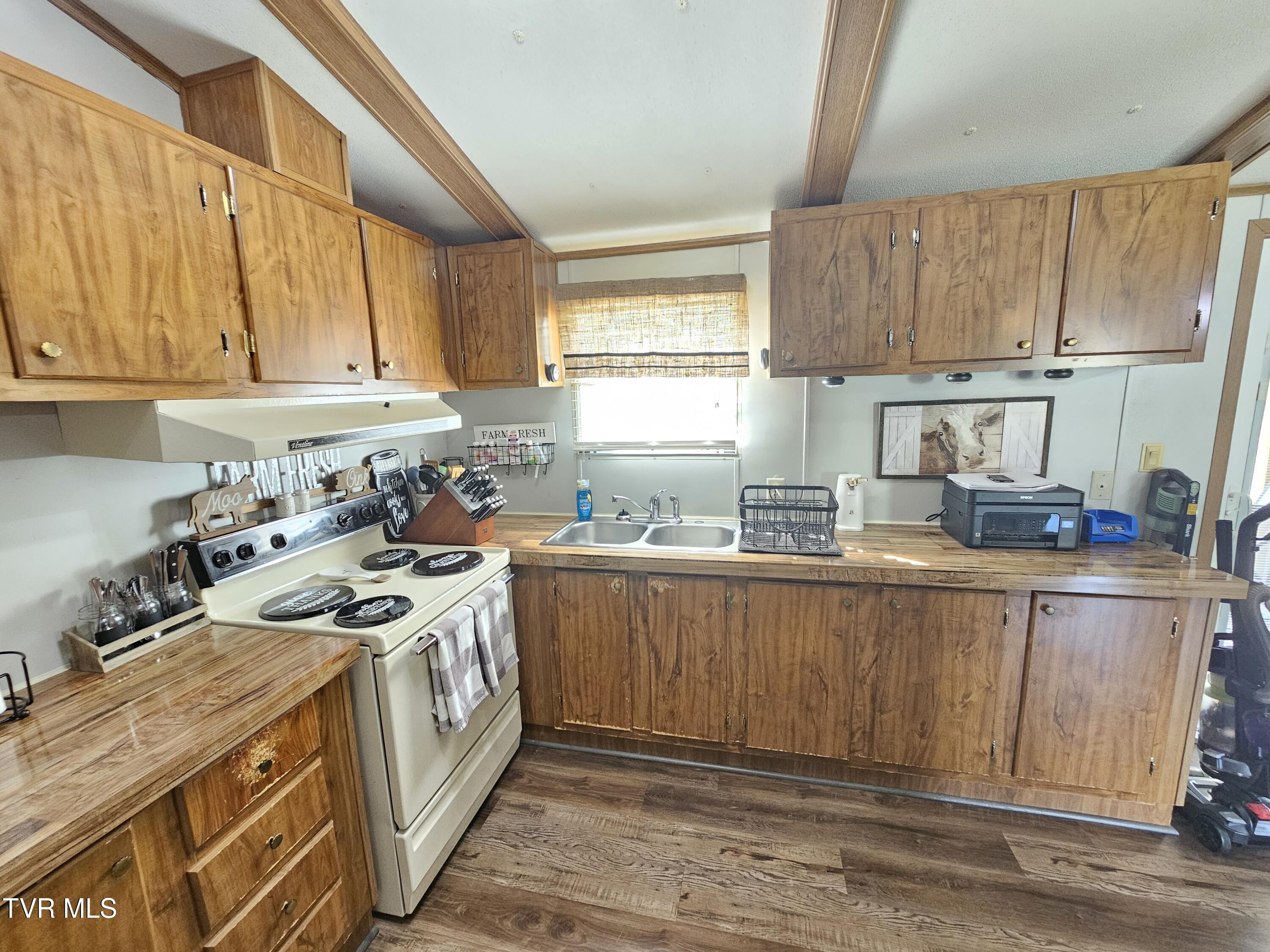 274 Price Road Elizabethton, TN 37643 - Photo 14 of 41 20250730_101041