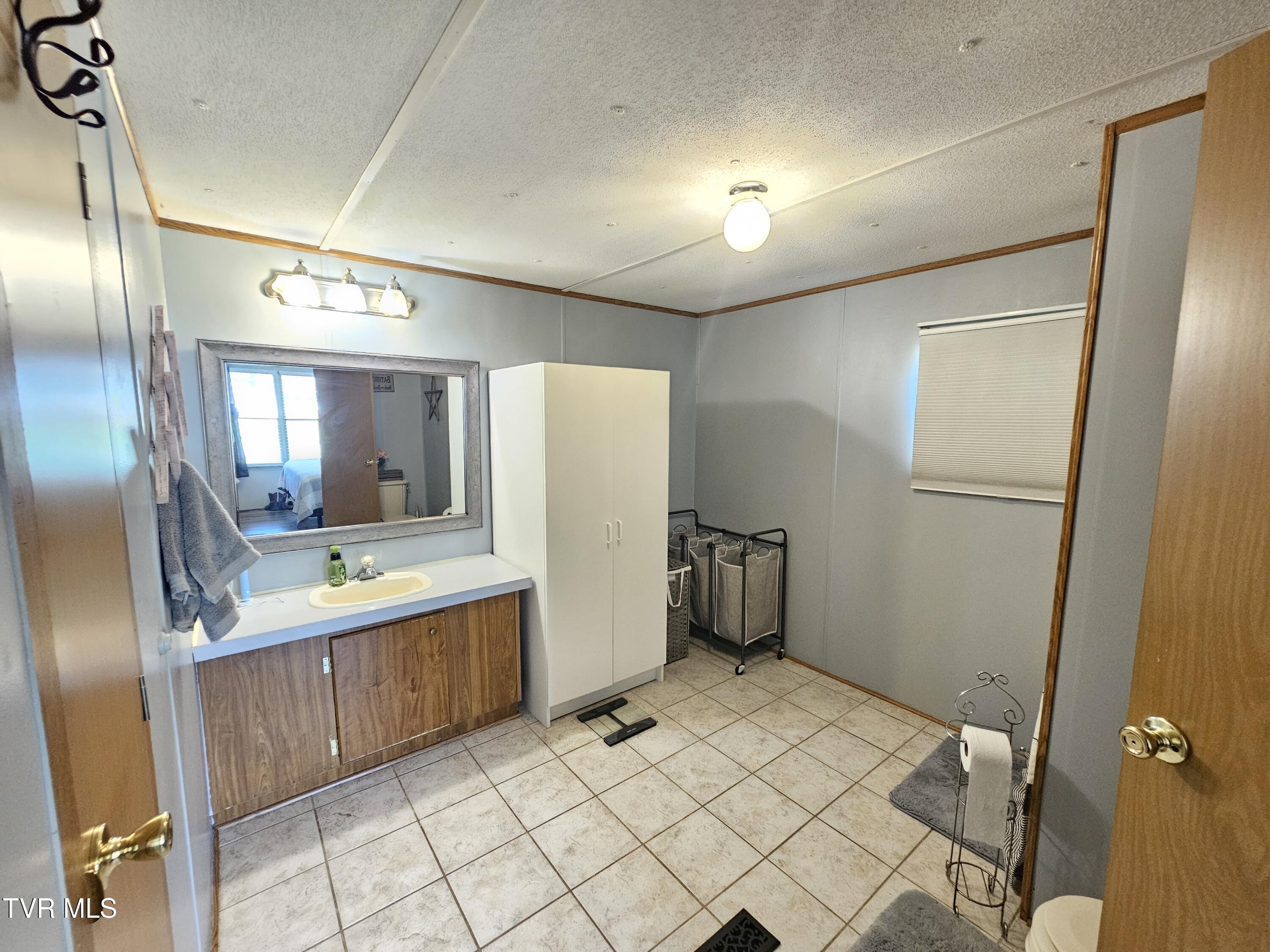 274 Price Road Elizabethton, TN 37643 - Photo 19 of 41 20250730_101339