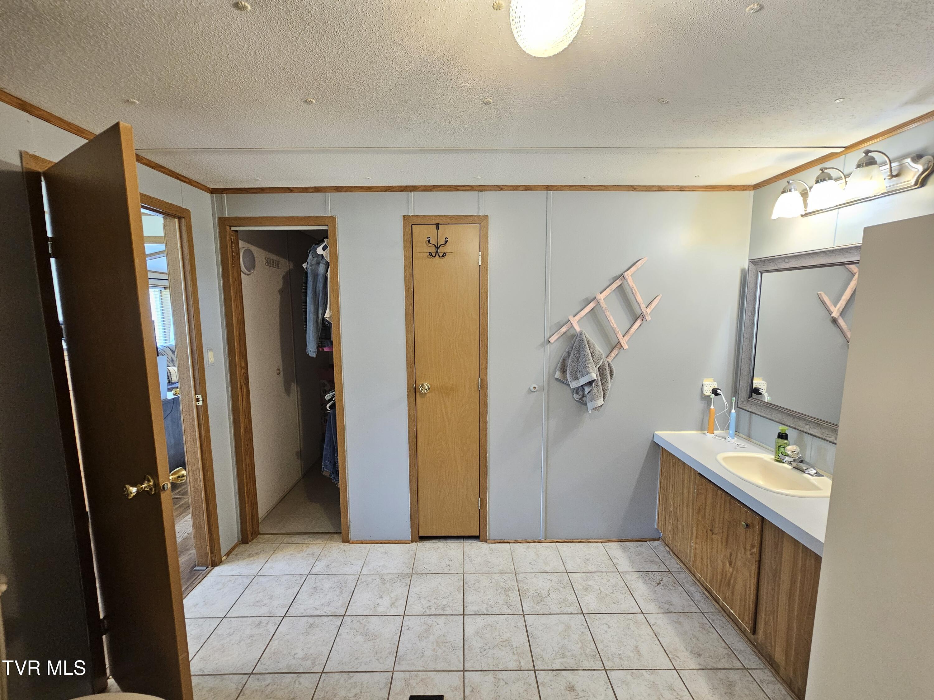 274 Price Road Elizabethton, TN 37643 - Photo 20 of 41 20250730_101358