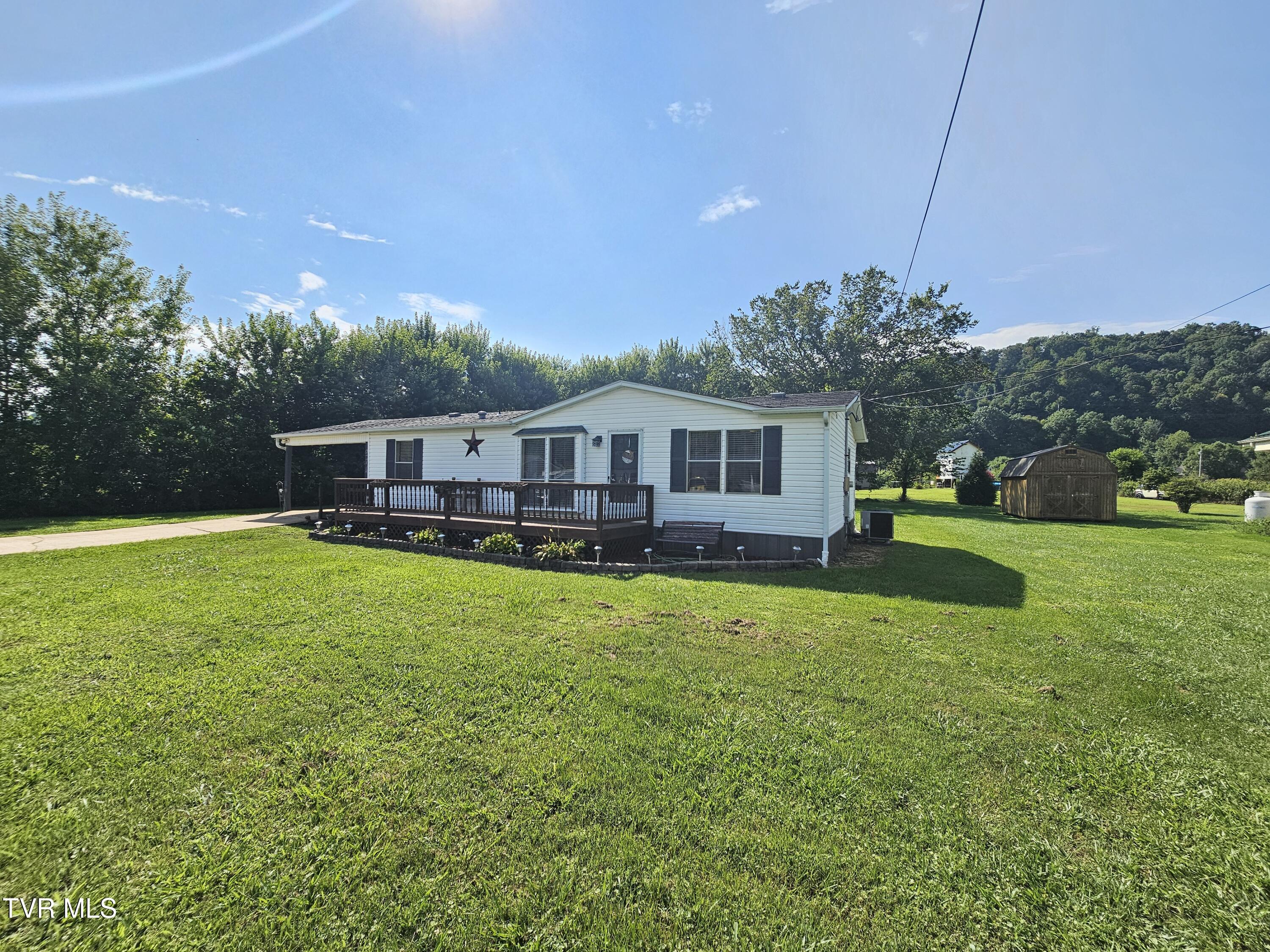 274 Price Road Elizabethton, TN 37643 - Photo 3 of 41 20250730_102550