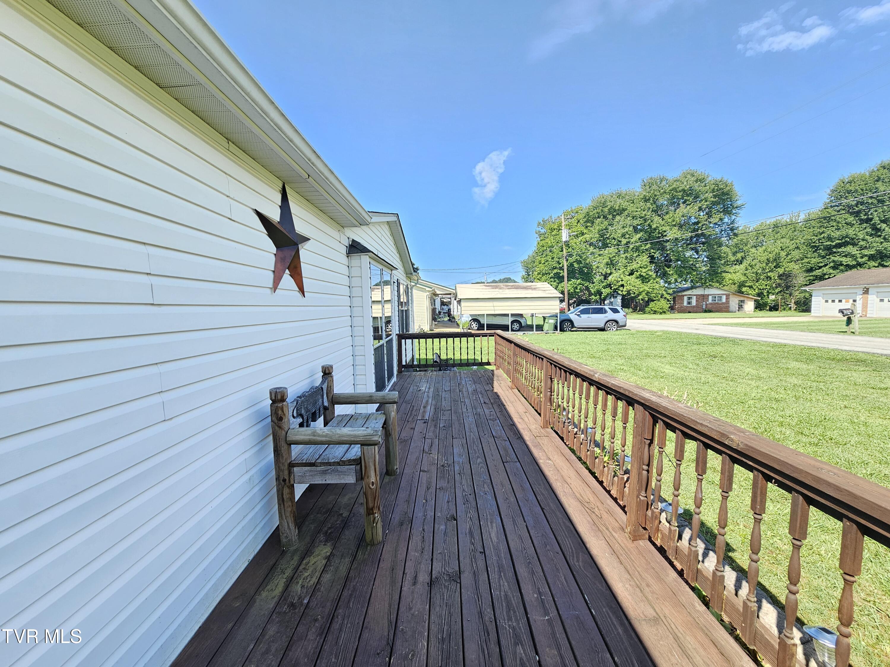 274 Price Road Elizabethton, TN 37643 - Photo 4 of 41 20250730_102751