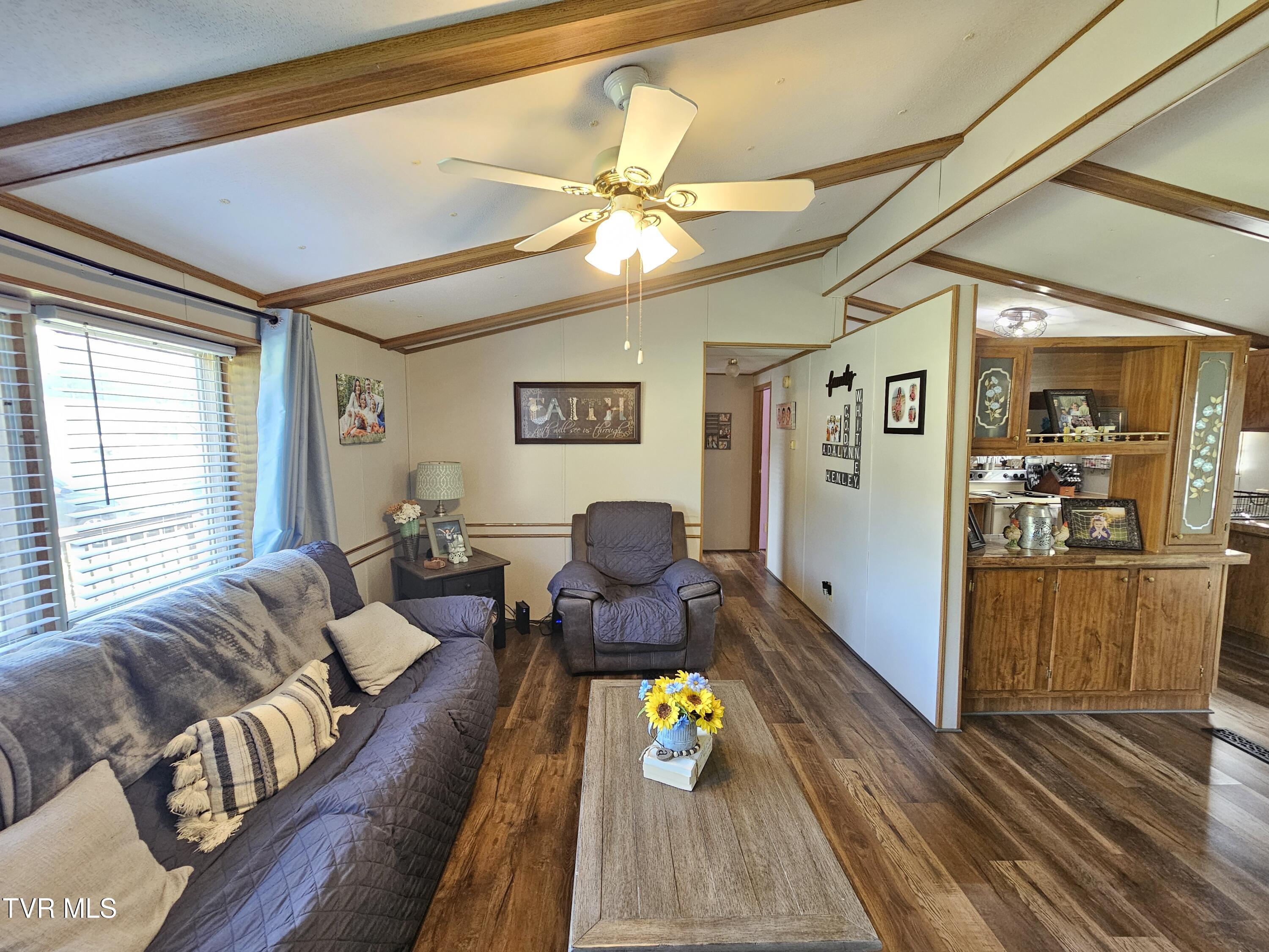 274 Price Road Elizabethton, TN 37643 - Photo 7 of 41 20250730_100921