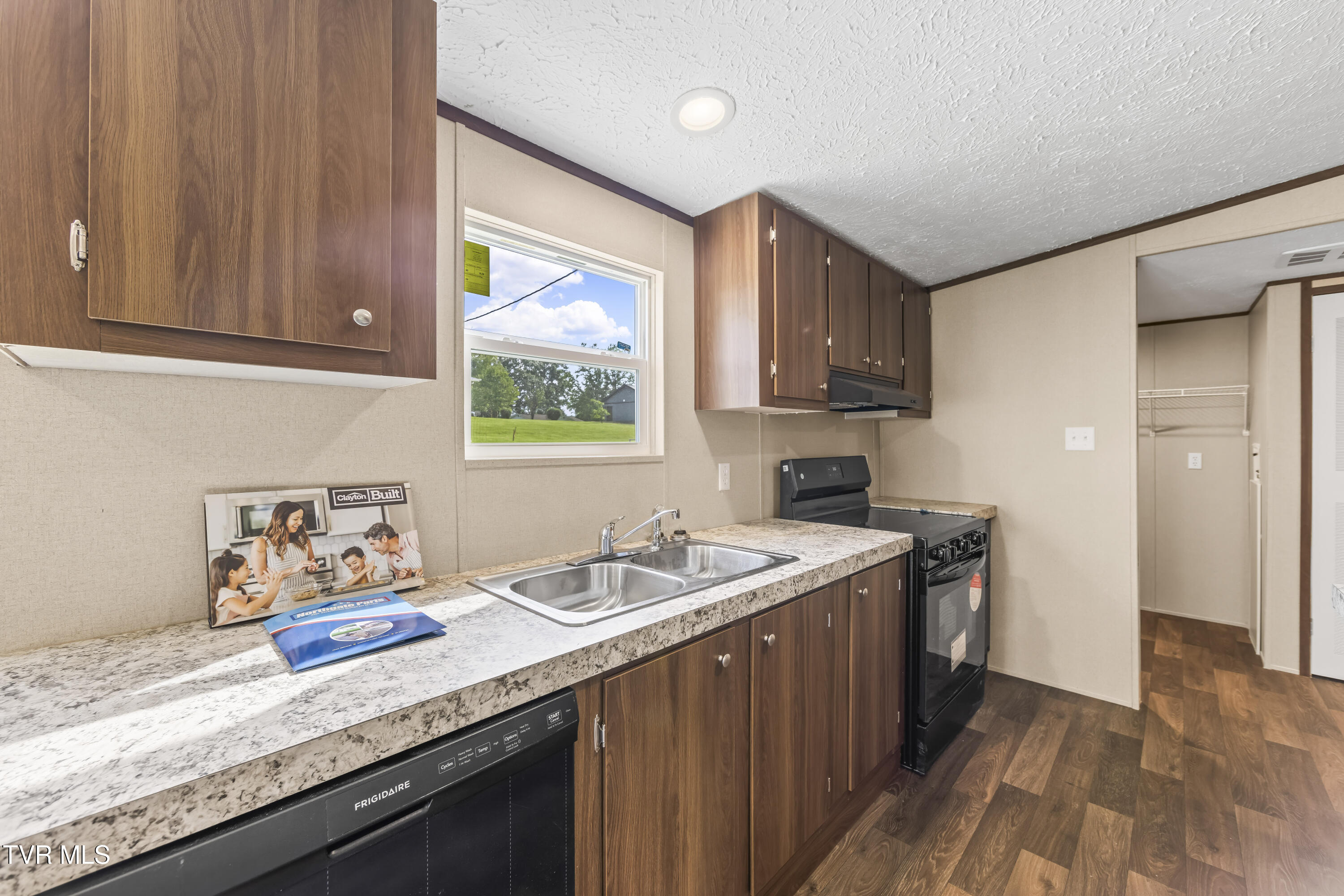 1826 Loop Road La Follette, TN 37766 - Photo 17 of 40 a1006A6948