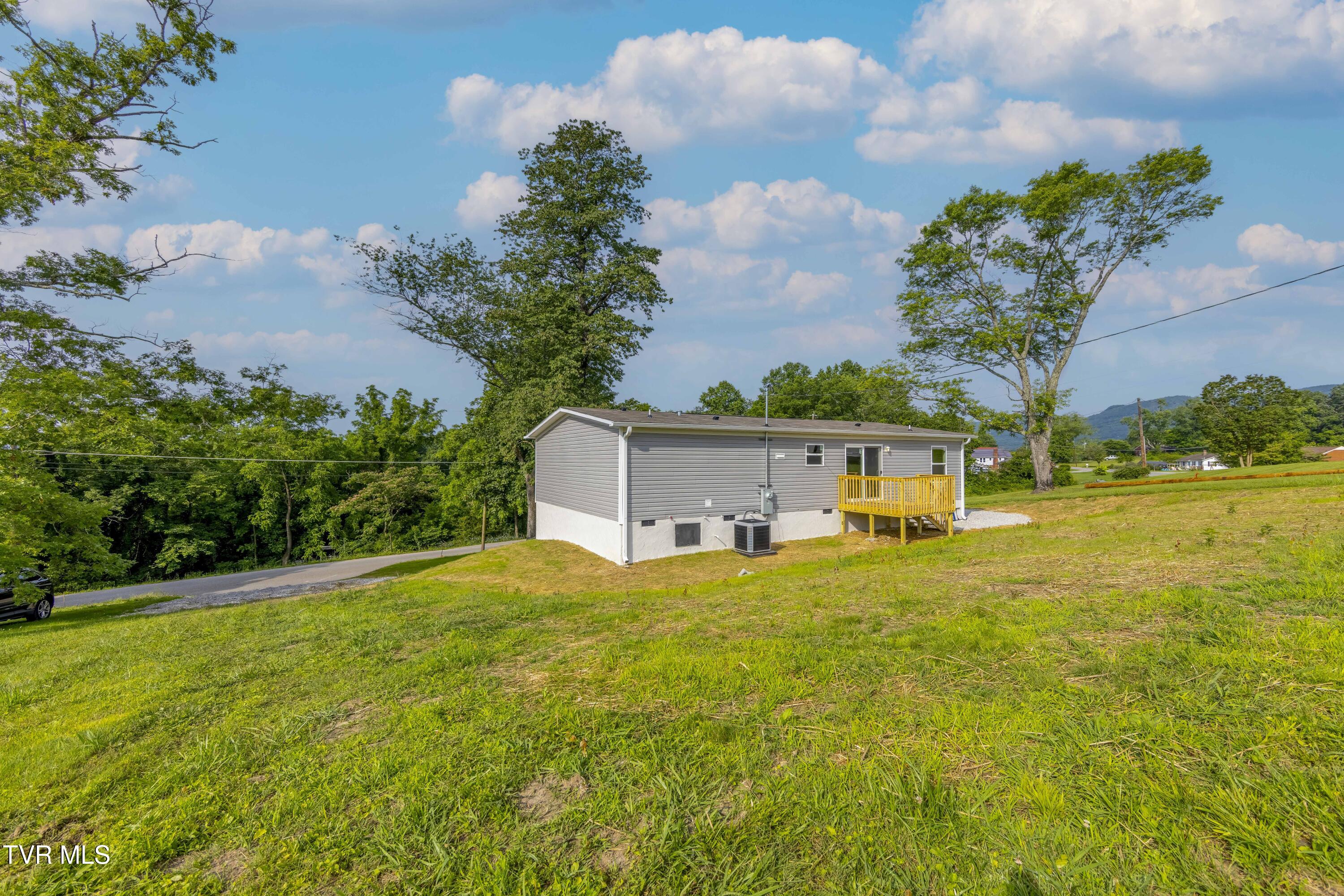 1826 Loop Road La Follette, TN 37766 - Photo 26 of 40 a1006A7010-HDR_1
