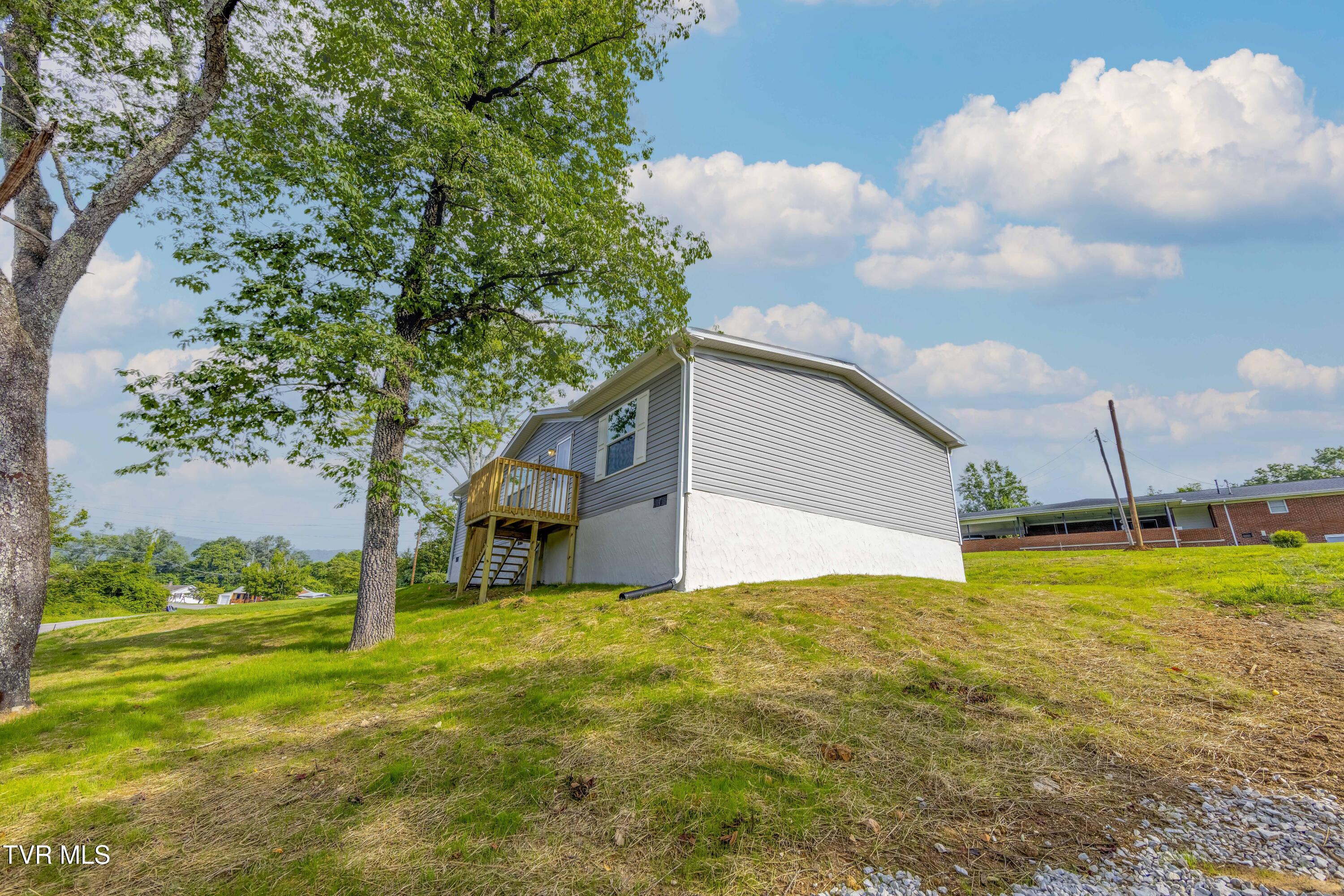 1826 Loop Road La Follette, TN 37766 - Photo 27 of 40 a1006A7015-HDR_1
