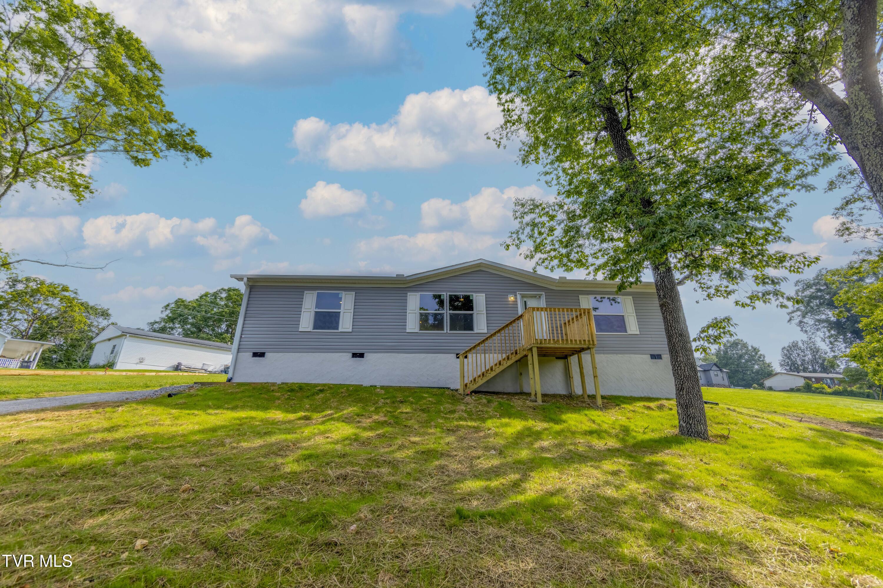 1826 Loop Road La Follette, TN 37766 - Photo 28 of 40 a1006A7020-HDR_1