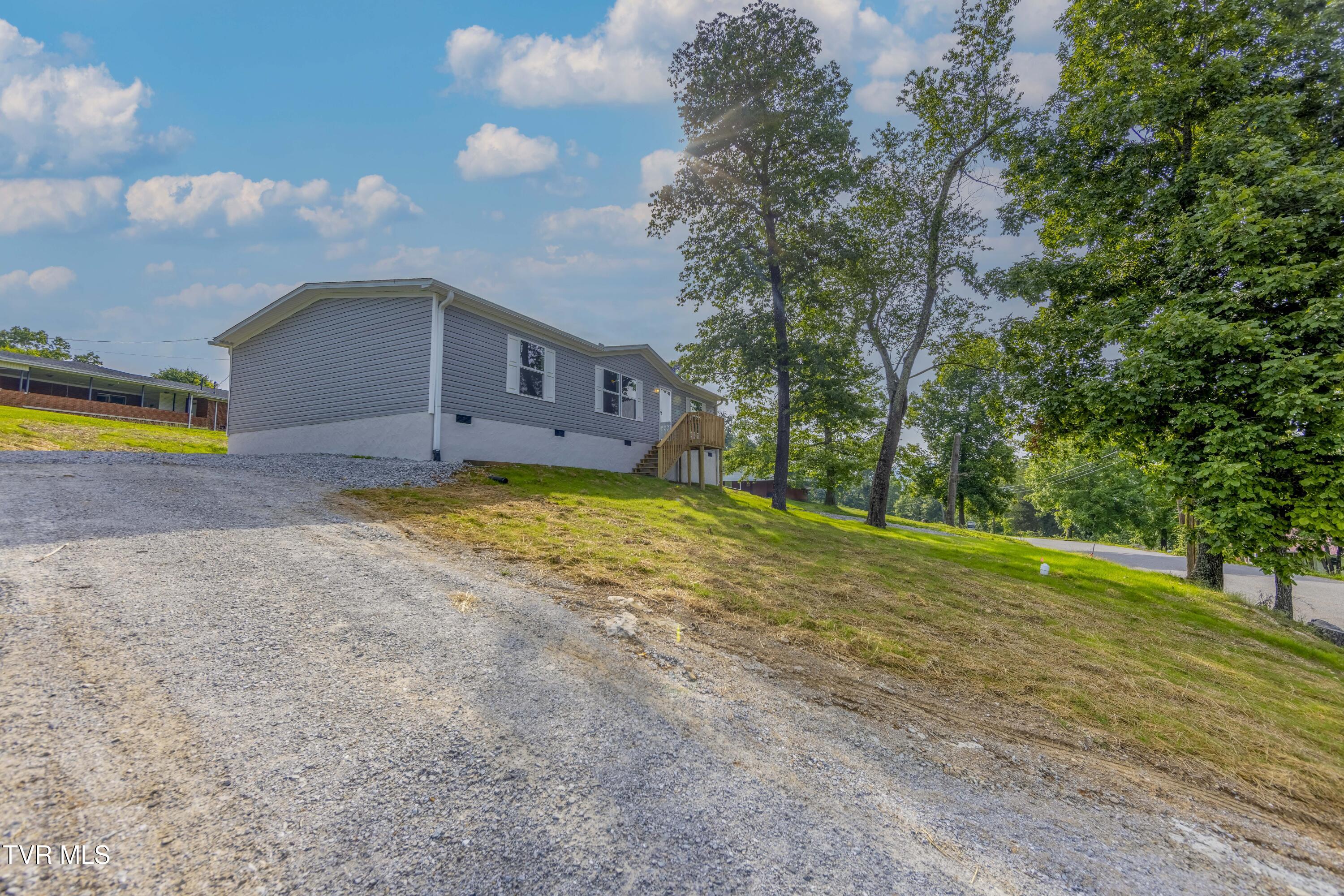 1826 Loop Road La Follette, TN 37766 - Photo 29 of 40 a1006A7035-HDR_1