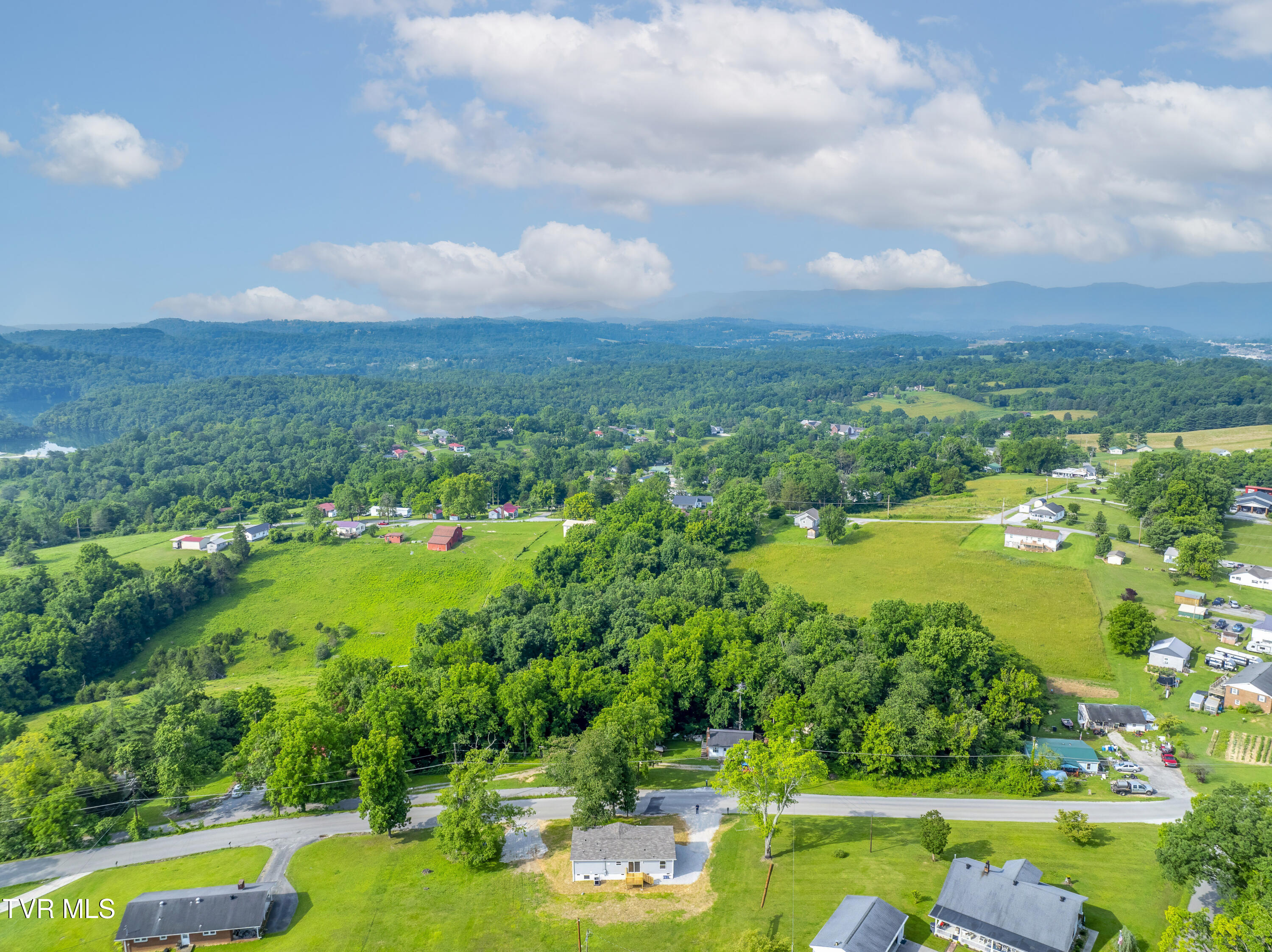 1826 Loop Road La Follette, TN 37766 - Photo 31 of 40 a1DJI_0484-HDR