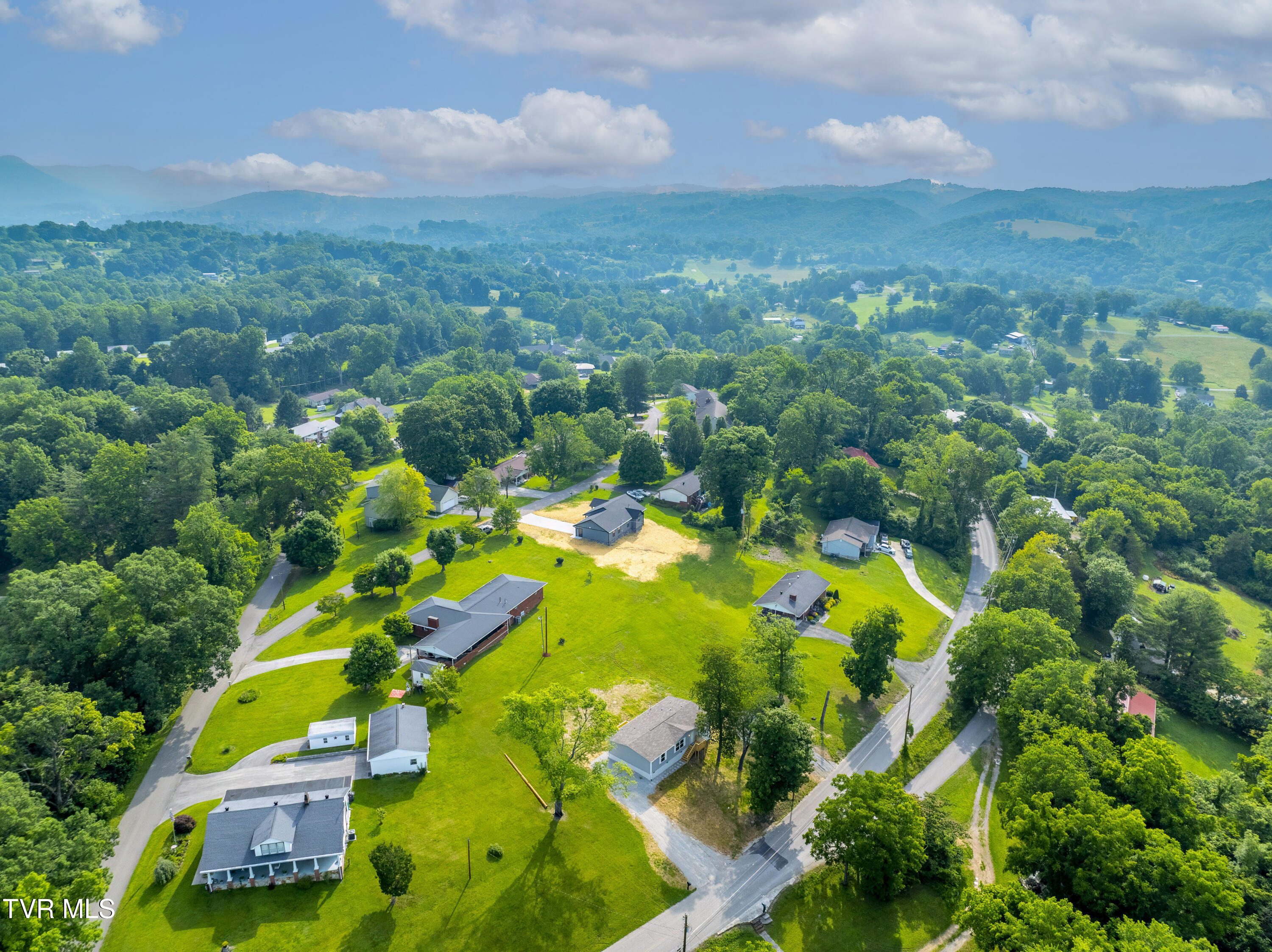 1826 Loop Road La Follette, TN 37766 - Photo 33 of 40 a1DJI_0494-HDR