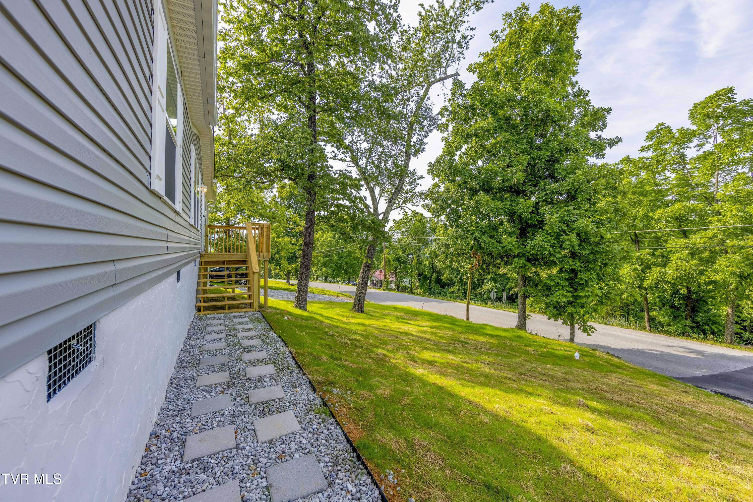 1826 Loop Road La Follette, TN 37766 - Photo 40 of 40 a1006A7040-HDR_1