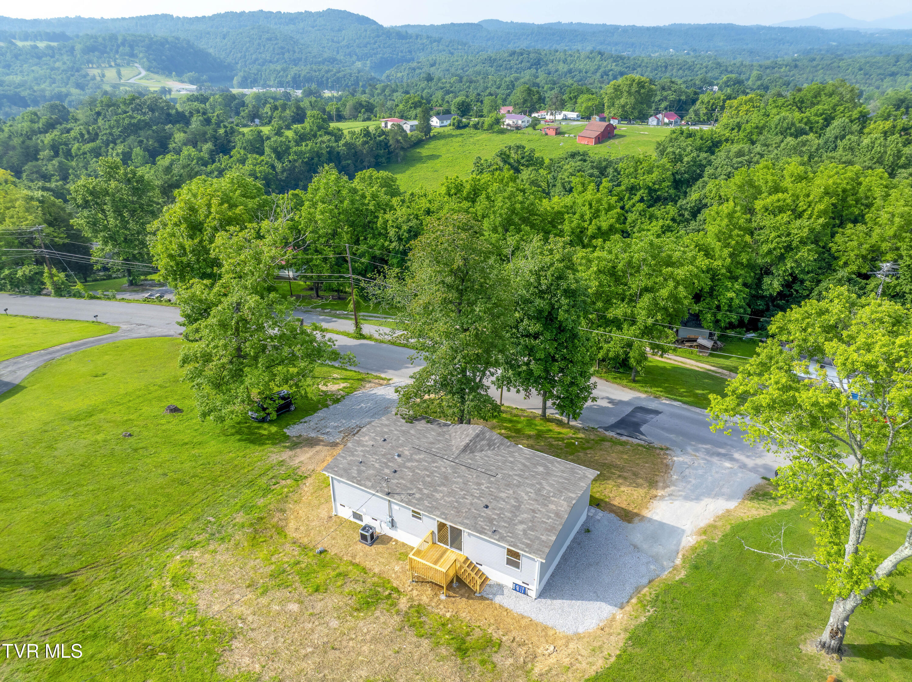 1826 Loop Road La Follette, TN 37766 - Photo 4 of 40 a1DJI_0469-HDR