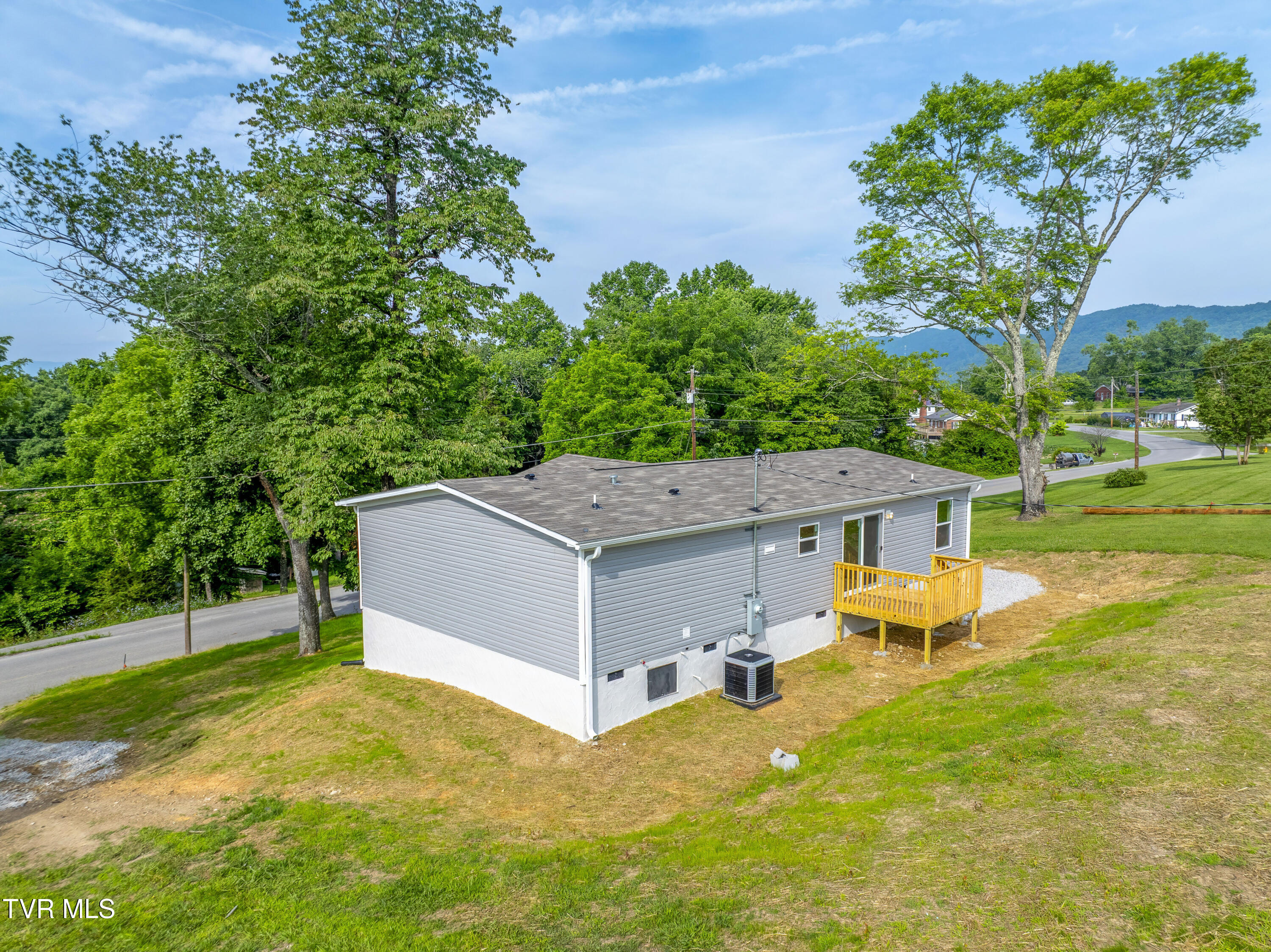 1826 Loop Road La Follette, TN 37766 - Photo 7 of 40 a1DJI_0504-HDR