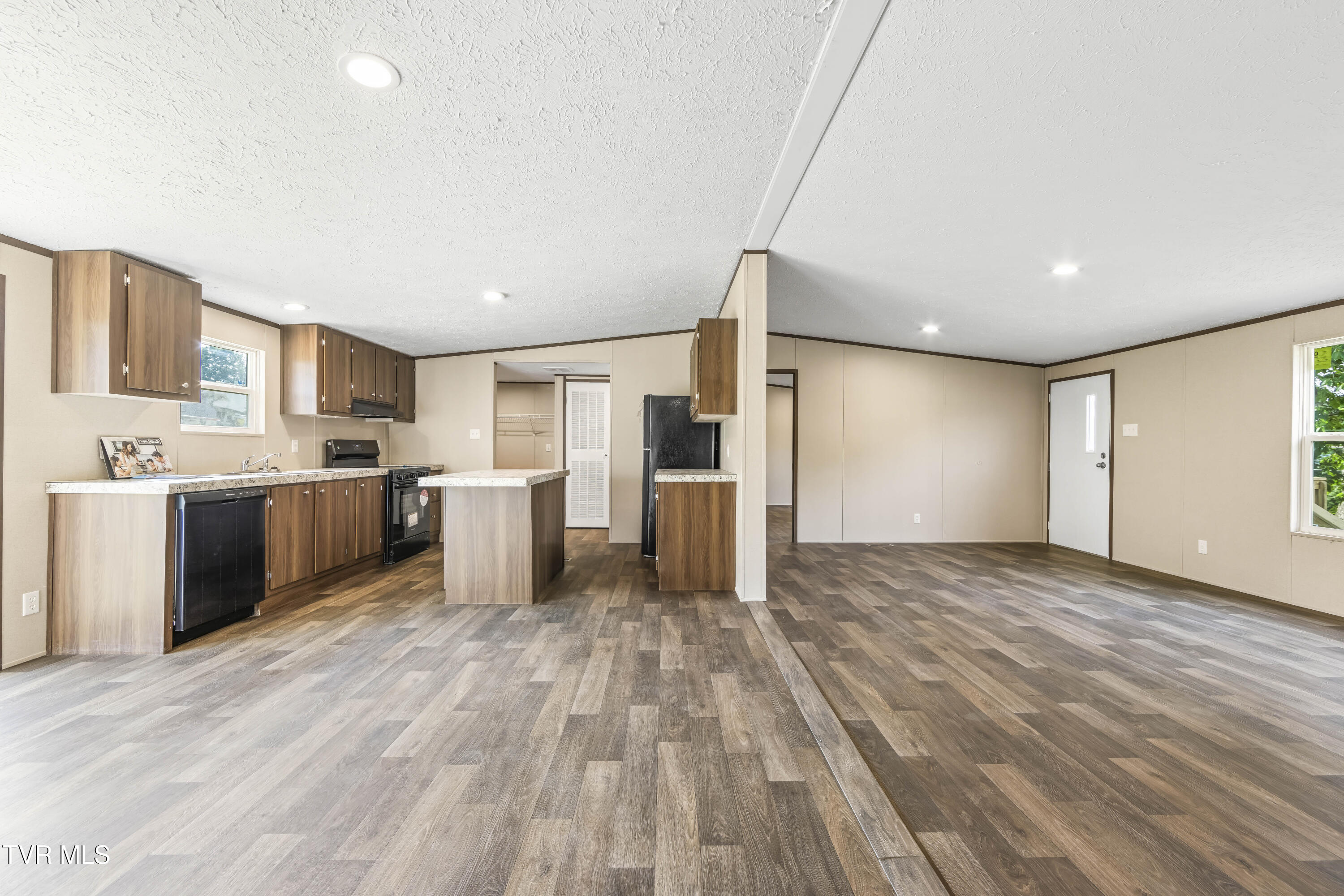 1826 Loop Road La Follette, TN 37766 - Photo 9 of 40 a1006A6880