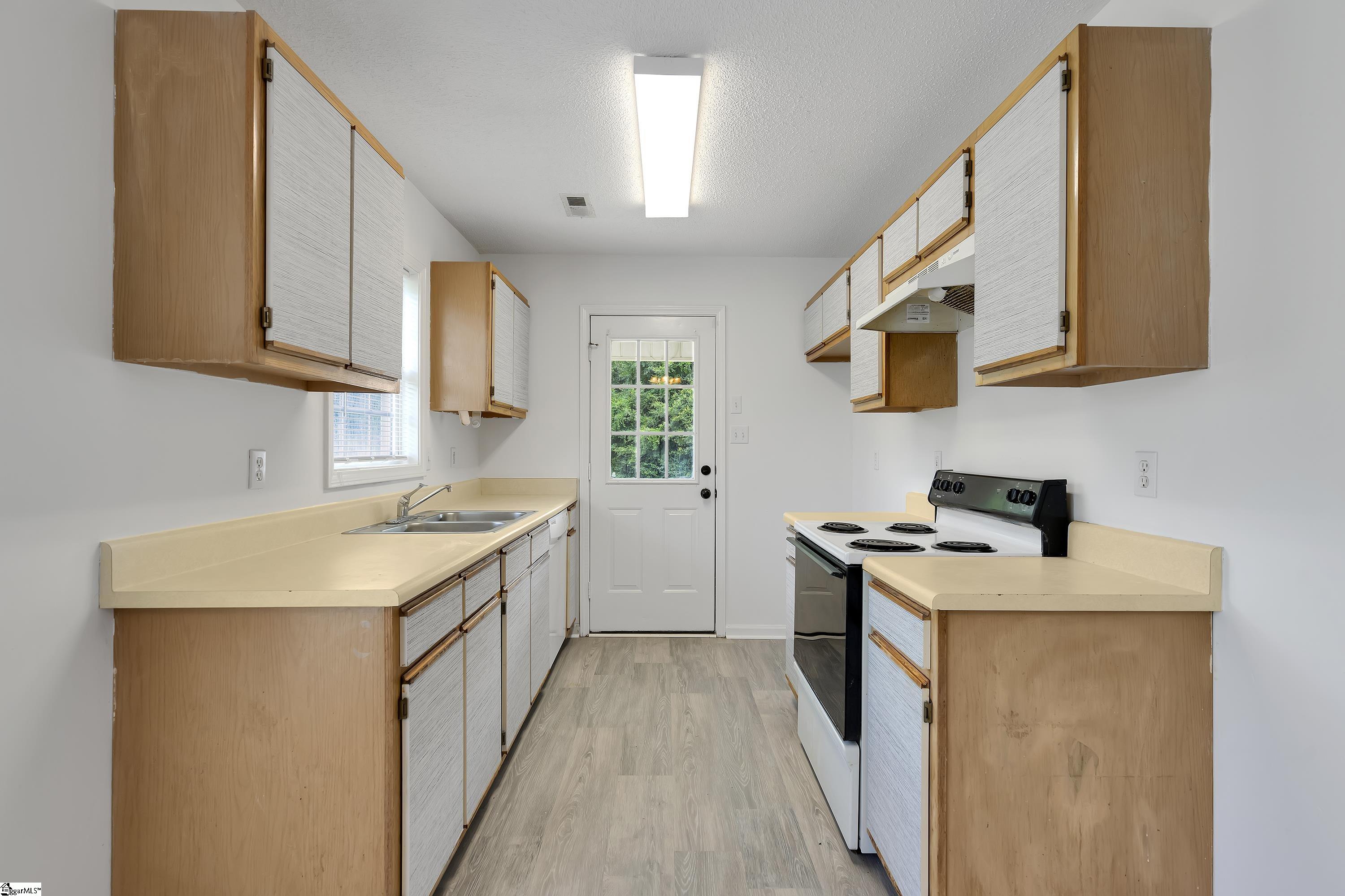 210 Dillard Road Duncan, SC 29334 - Photo 3 of 27 Gallery Image 3