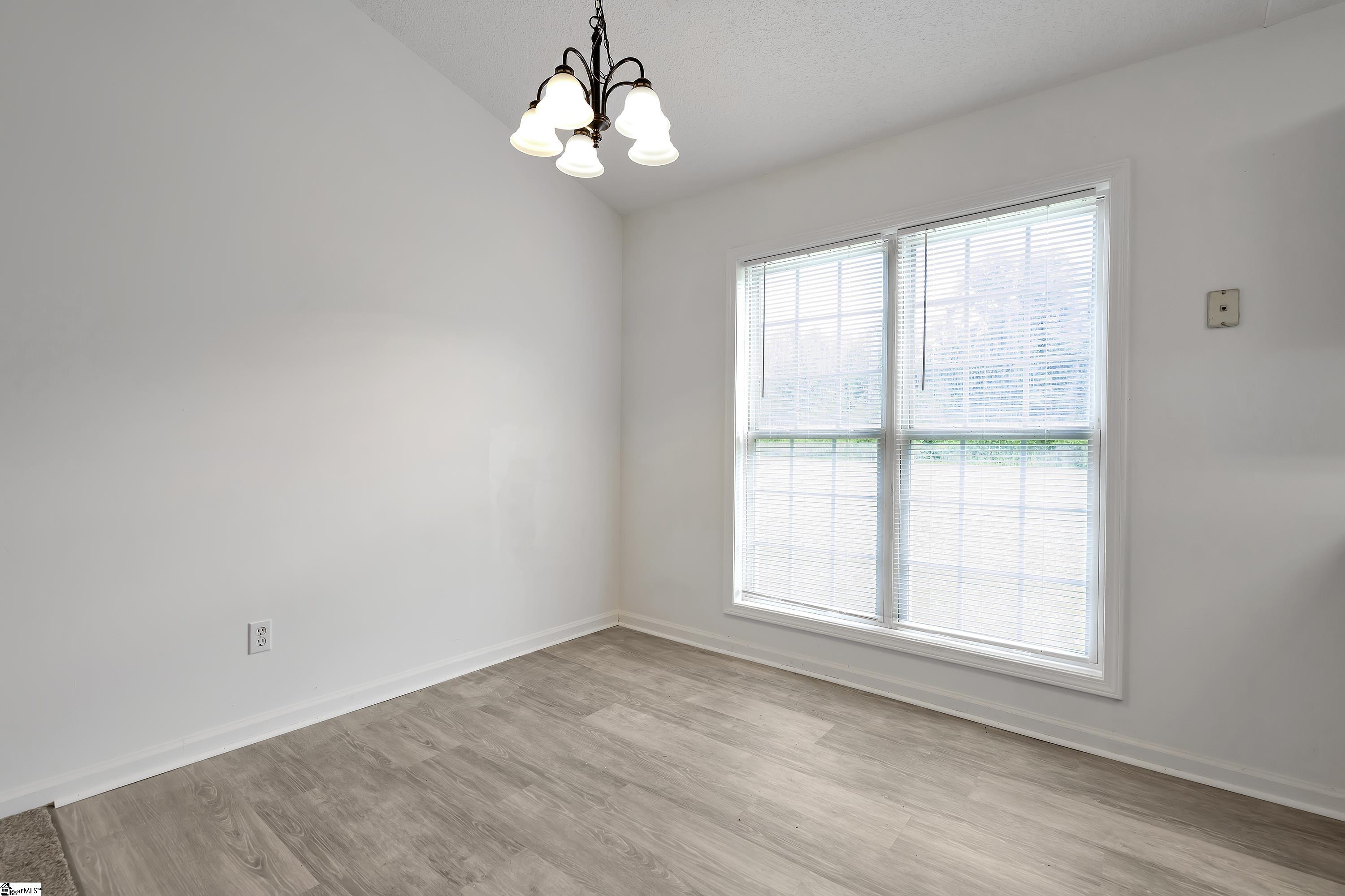 210 Dillard Road Duncan, SC 29334 - Photo 4 of 27 Gallery Image 4