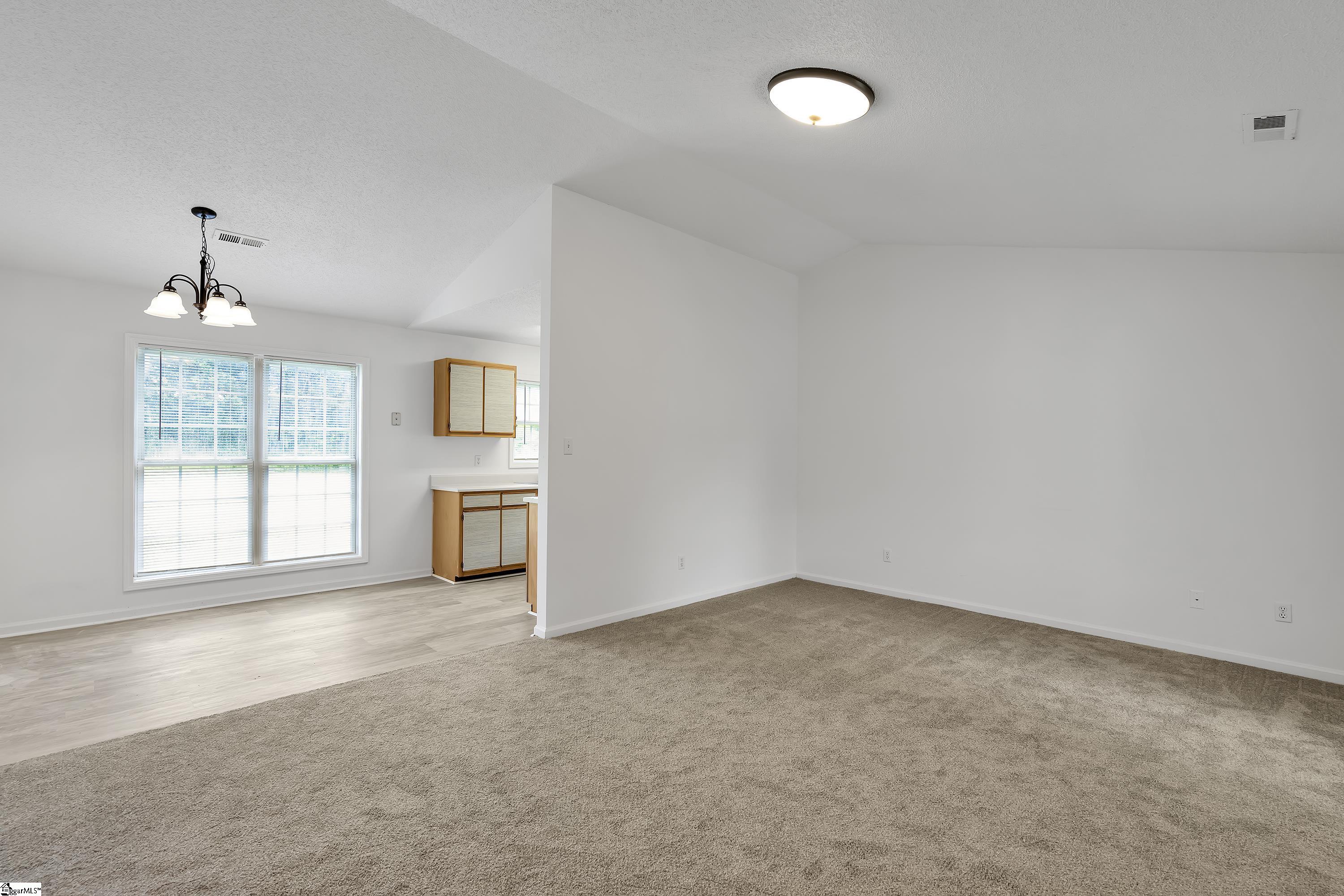210 Dillard Road Duncan, SC 29334 - Photo 6 of 27 Gallery Image 6