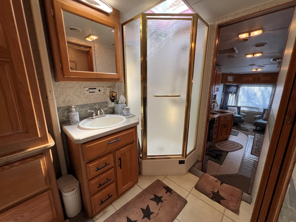 294 Pioneer Ests Road Murphy, NC 28906 - Photo 16 of 36 RV bathroom