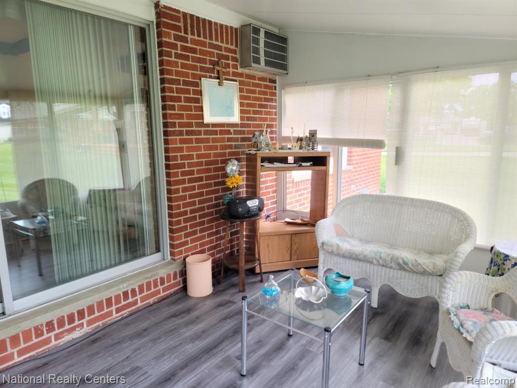 25630 Branchaster Road Farmington Hills, MI 48336 - Photo 24 of 48