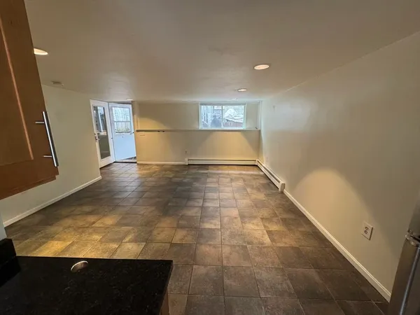$2,250 | 2 Hingham Street, Unit 4B, Cambridge, MA 02139