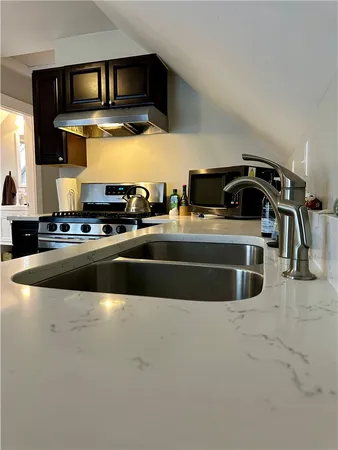 $1,900 | 1001 Narragansett Boulevard, Unit 1, Providence, RI 02905