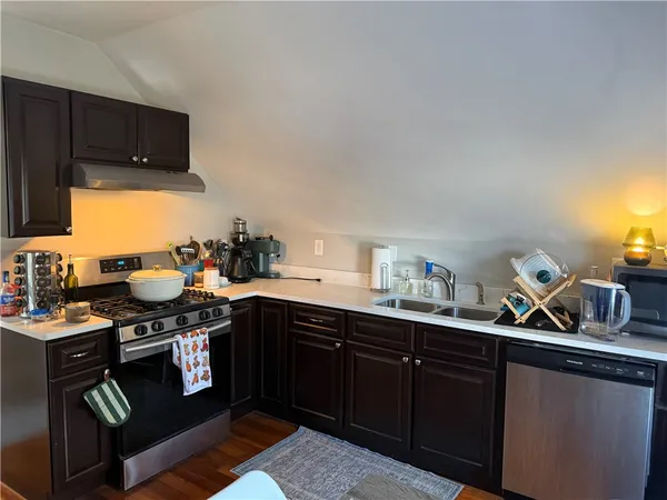 $1,900 | 1001 Narragansett Boulevard, Unit 1, Providence, RI 02905