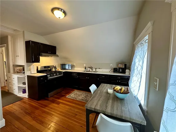 $1,900 | 1001 Narragansett Boulevard, Unit 1, Providence, RI 02905