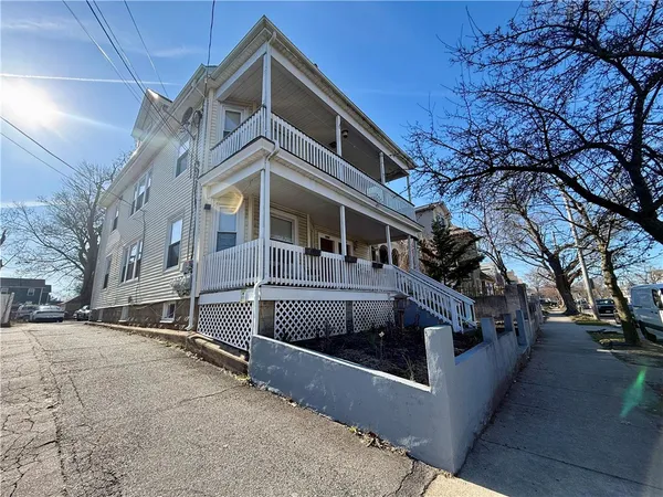 $1,900 | 1001 Narragansett Boulevard, Unit 1, Providence, RI 02905