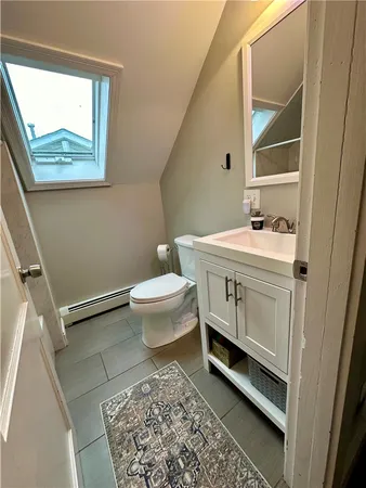 $1,900 | 1001 Narragansett Boulevard, Unit 1, Providence, RI 02905