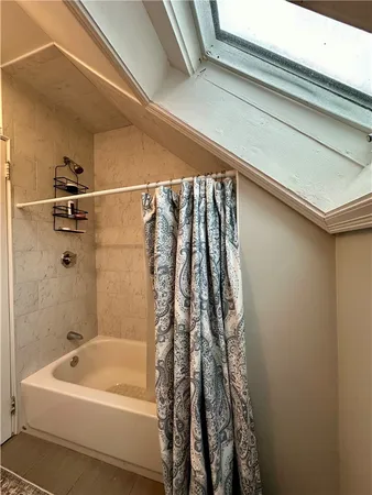 $1,900 | 1001 Narragansett Boulevard, Unit 1, Providence, RI 02905