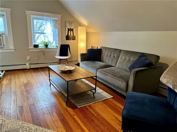 $1,900 | 1001 Narragansett Boulevard, Unit 1, Providence, RI 02905