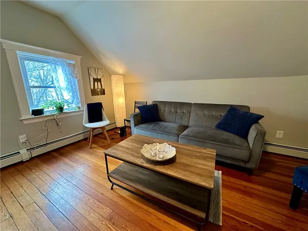 $1,900 | 1001 Narragansett Boulevard, Unit 1, Providence, RI 02905