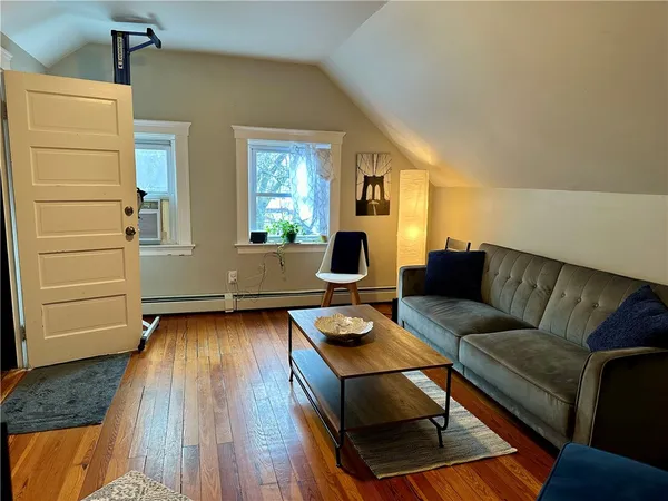 $1,900 | 1001 Narragansett Boulevard, Unit 1, Providence, RI 02905