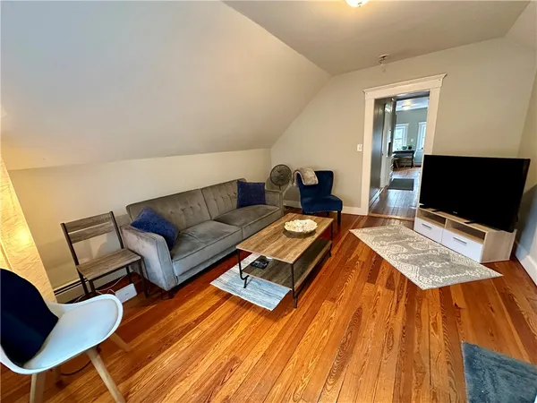 $1,900 | 1001 Narragansett Boulevard, Unit 1, Providence, RI 02905
