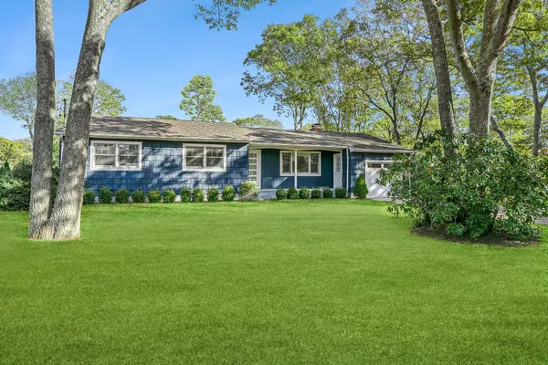 $1,375,000 | 43 Homewood Drive, Hampton Bays, NY 11946