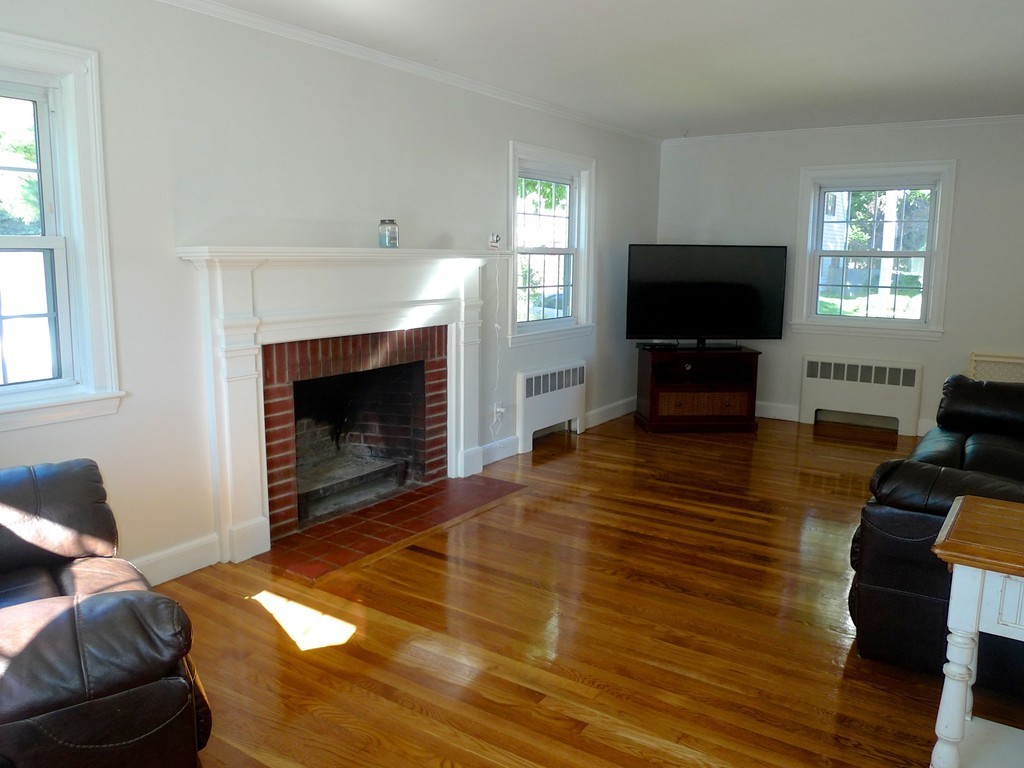 3 Harwick Road Wakefield, MA 01880 - Photo 4 of 22